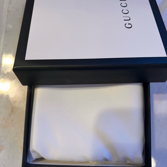 Brand new men’s Gucci card holder still in box - Picture 2 of 4